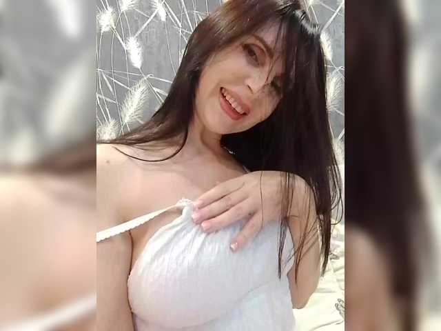 EvaXGirl's BongaCams show and profile