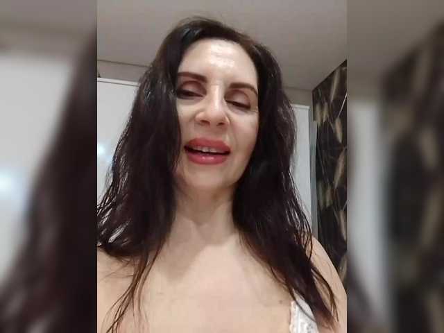 EvaXGirl's BongaCams show and profile