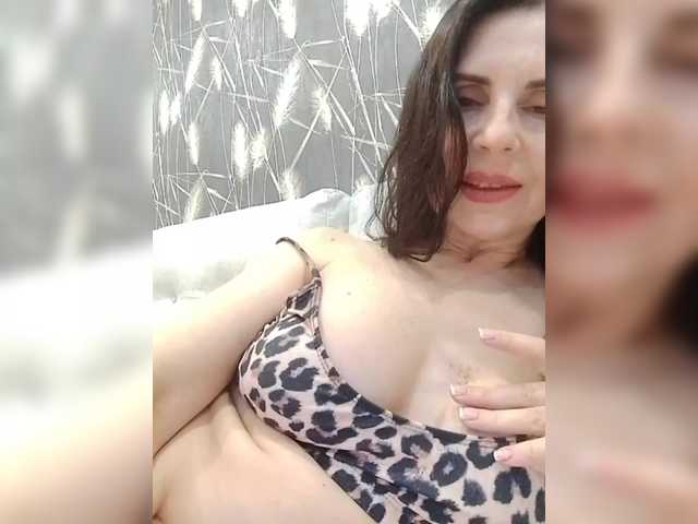 EvaXGirl's BongaCams show and profile