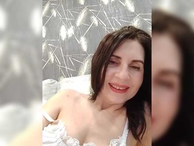 EvaXGirl's BongaCams show and profile