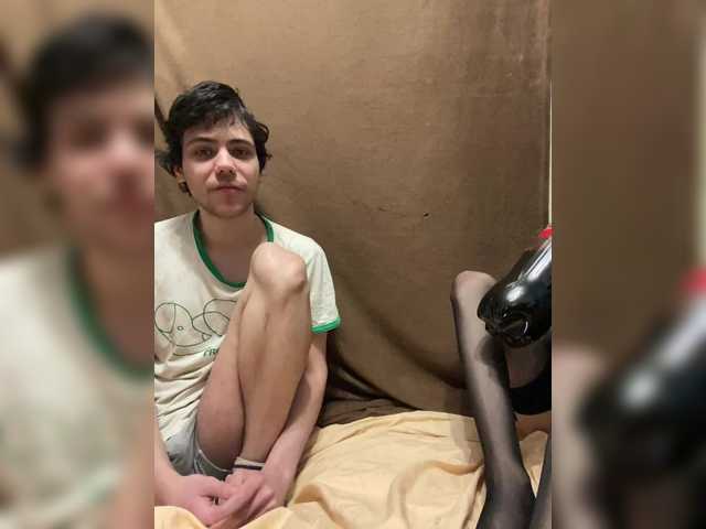 Emmalove13's BongaCams show and profile