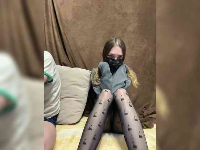 Emmalove13 Live Webcam on BongaCams