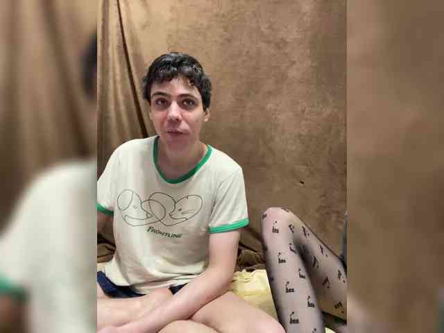 Emmalove13 Live Webcam on BongaCams