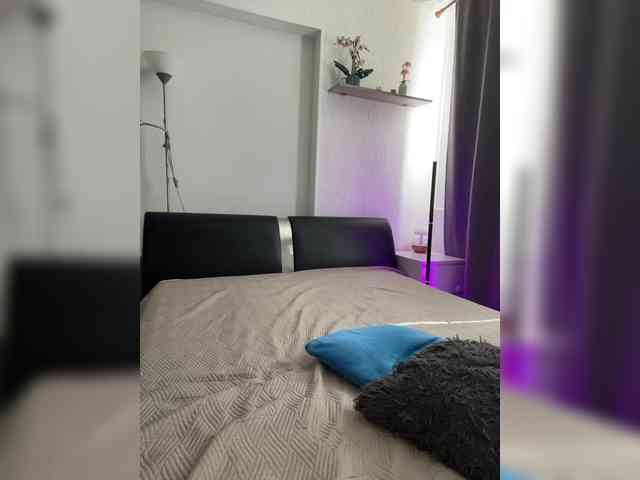 DELVIE's webcam live show