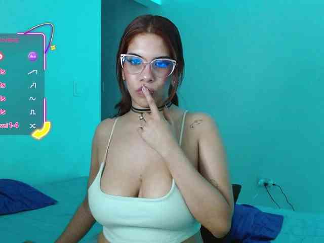 mishellcollins Live Webcam on BongaCams