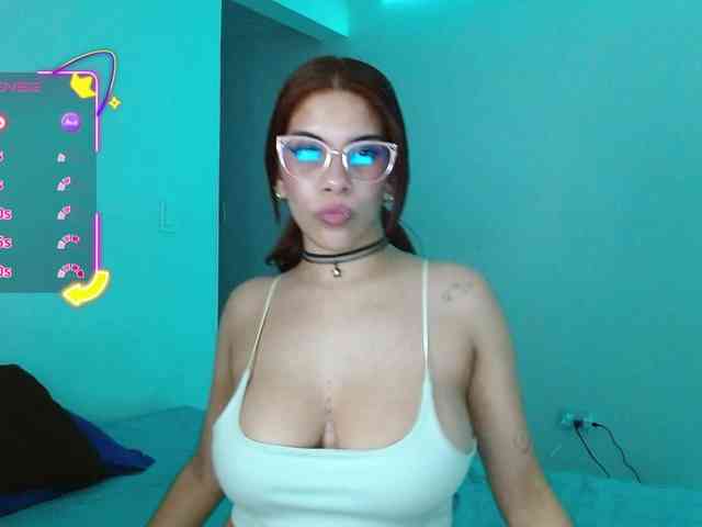 mishellcollins Live Webcam on BongaCams
