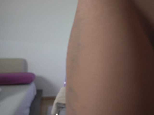 new1dee from BongaCams