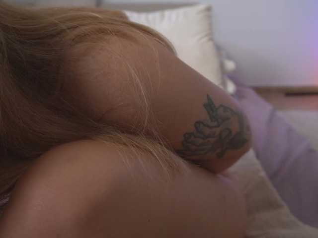 new1dee's BongaCams show and profile