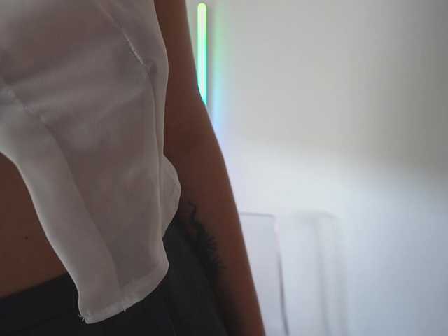 new1dee's BongaCams show and profile