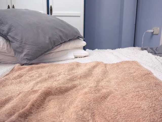 new1dee's BongaCams show and profile