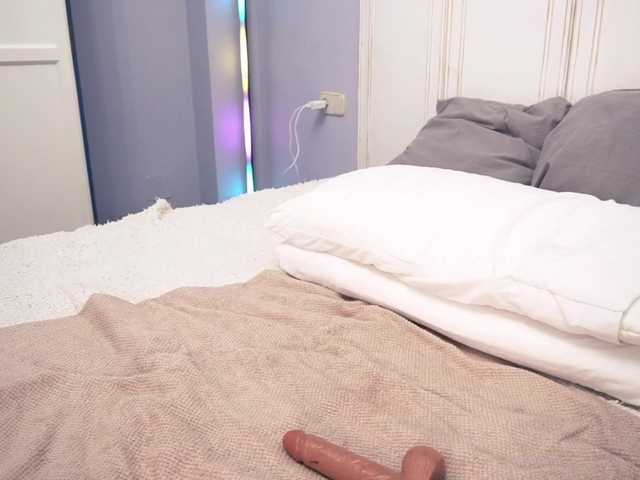 new1dee's BongaCams show and profile