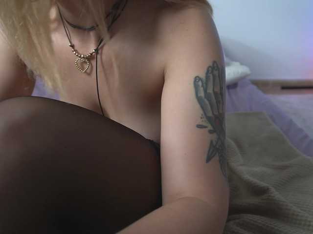 new1dee's BongaCams show and profile