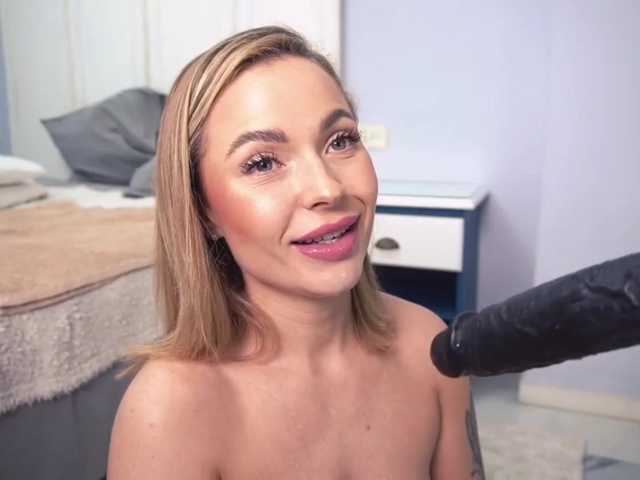 new1dee's BongaCams show and profile