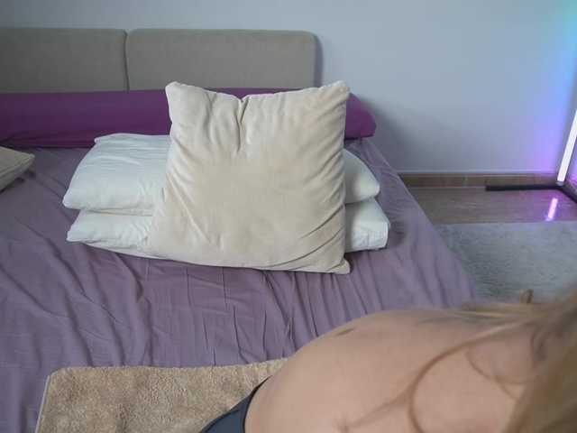 new1dee's BongaCams show and profile