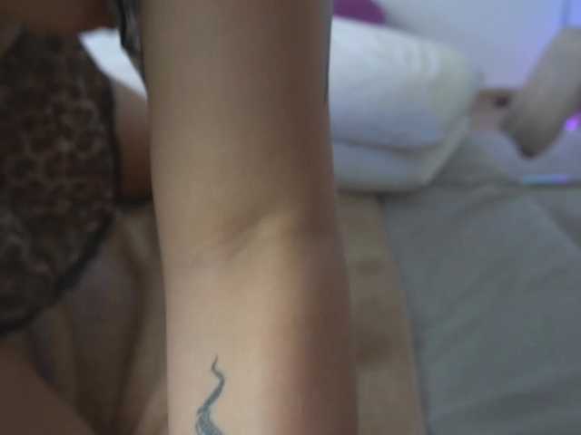 new1dee's BongaCams show and profile