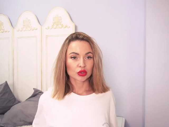 new1dee's BongaCams show and profile