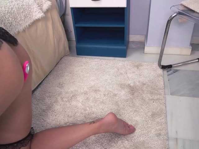 new1dee's BongaCams show and profile