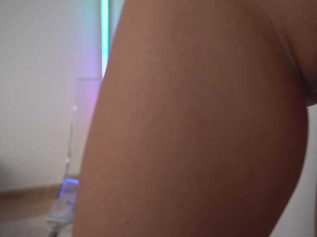 new1dee's BongaCams show and profile