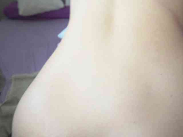 new1dee Live Webcam on BongaCams