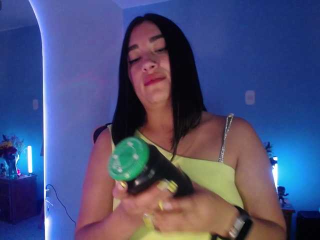 le modèle -santalove- est en webcam porno dans un show sur le site bongacams, il possède les tags suivants: Latino/Hispanic,Brunette,Shaved