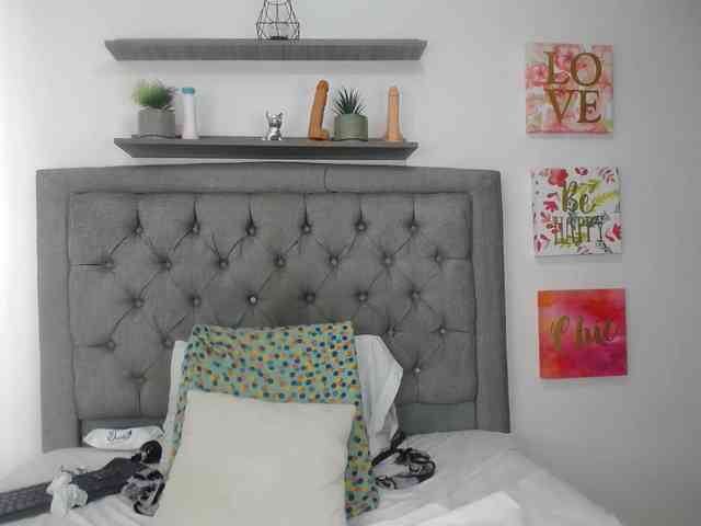 Carolina-love19 webcam