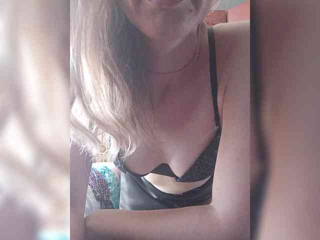NinonDePeace webcam