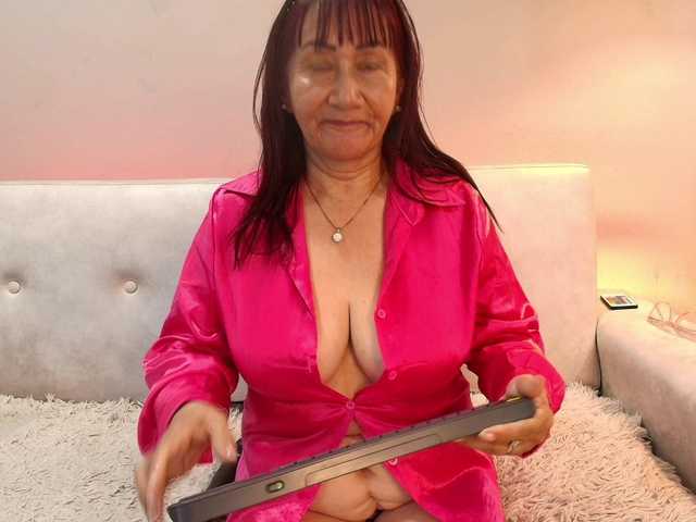 Savannahh's BongaCams show and profile