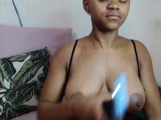 Certifiedhottiex... Live Webcam on BongaCams