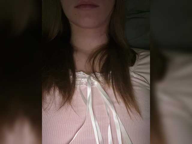 Kira5687 webcam