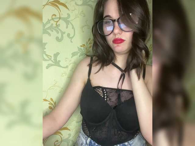 Kiszar's BongaCams show and profile