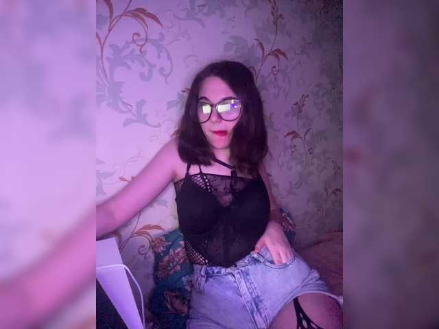 Kiszar's BongaCams show and profile