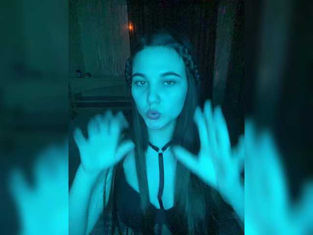 Kiszar's BongaCams show and profile