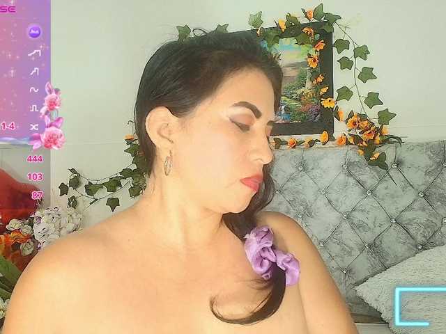 Naatashaa's BongaCams show and profile