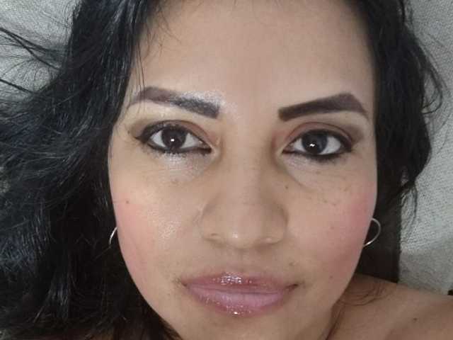 Naatashaa's BongaCams show and profile