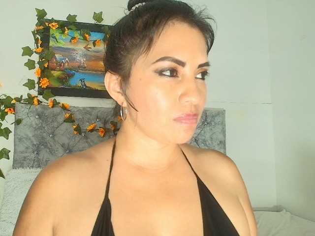 Naatashaa's BongaCams show and profile