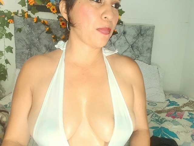 Naatashaa's BongaCams show and profile