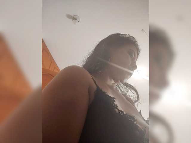 Naatashaa's BongaCams show and profile