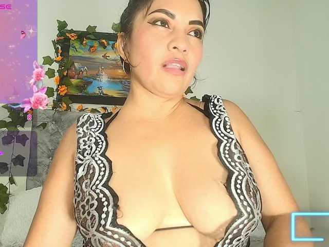 Naatashaa's BongaCams show and profile