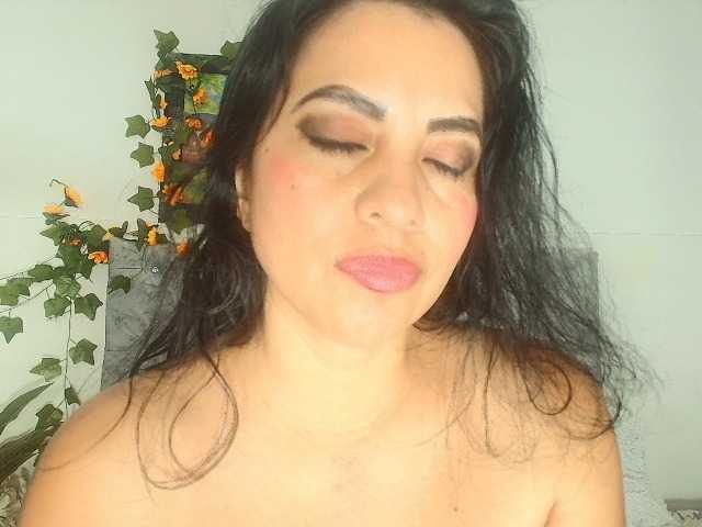 Naatashaa's BongaCams show and profile