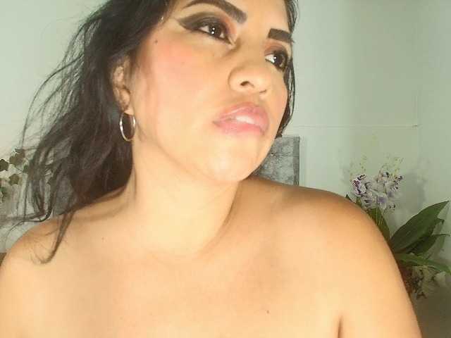 Naatashaa's BongaCams show and profile