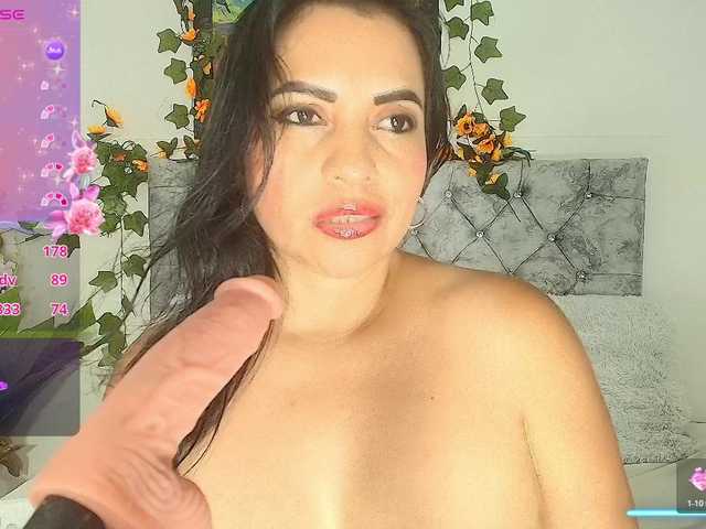 Naatashaa's BongaCams show and profile