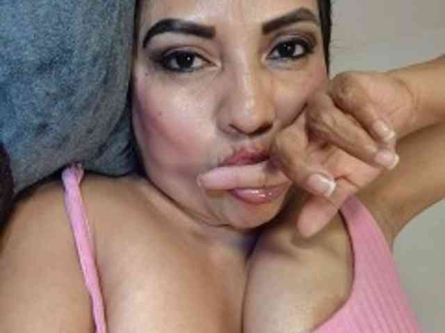 Naatashaa webcam