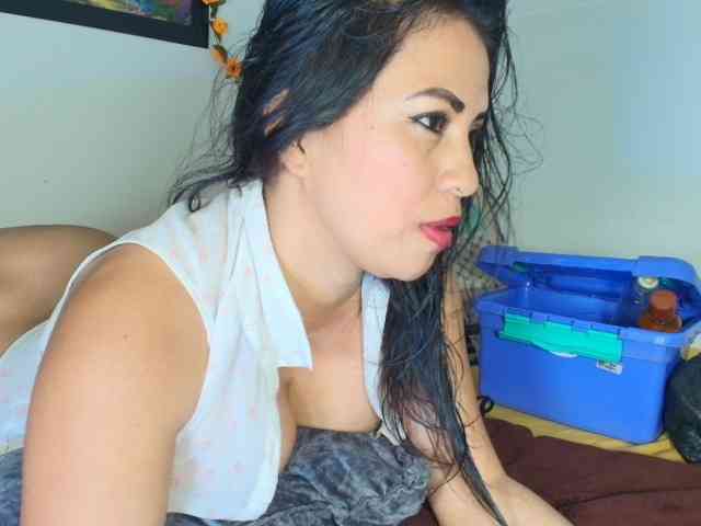 Naatashaa webcam