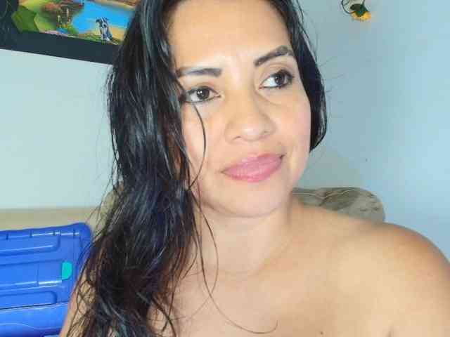 Naatashaa webcam