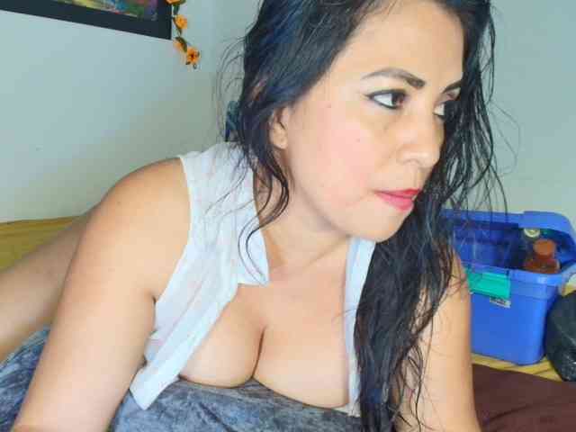 Naatashaa webcam