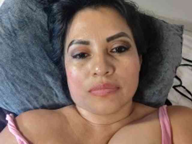 Naatashaa webcam