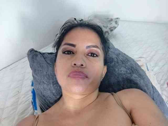 Naatashaa webcam