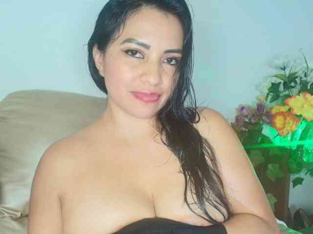 Naatashaa webcam