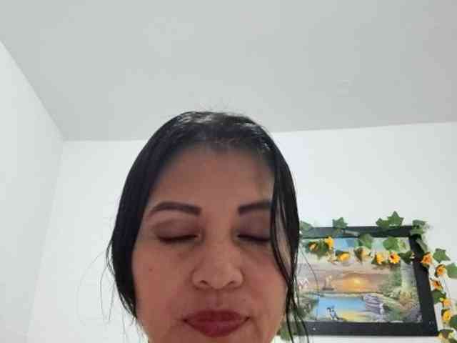 Naatashaa webcam