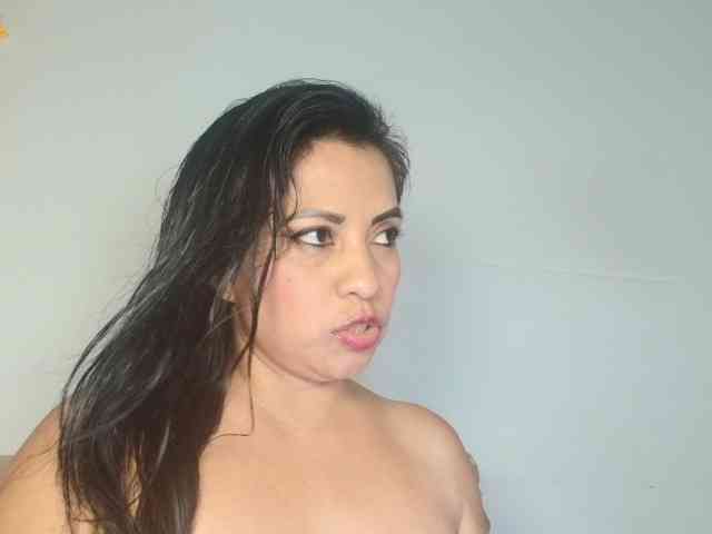Naatashaa webcam
